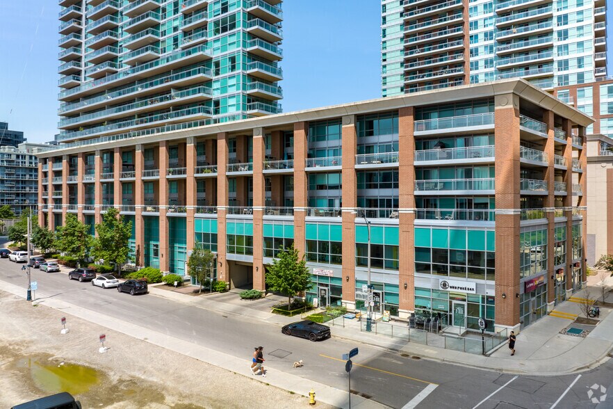 50 Lynn Williams St, Toronto, ON à louer - Photo de l’immeuble – Image 2 sur 8