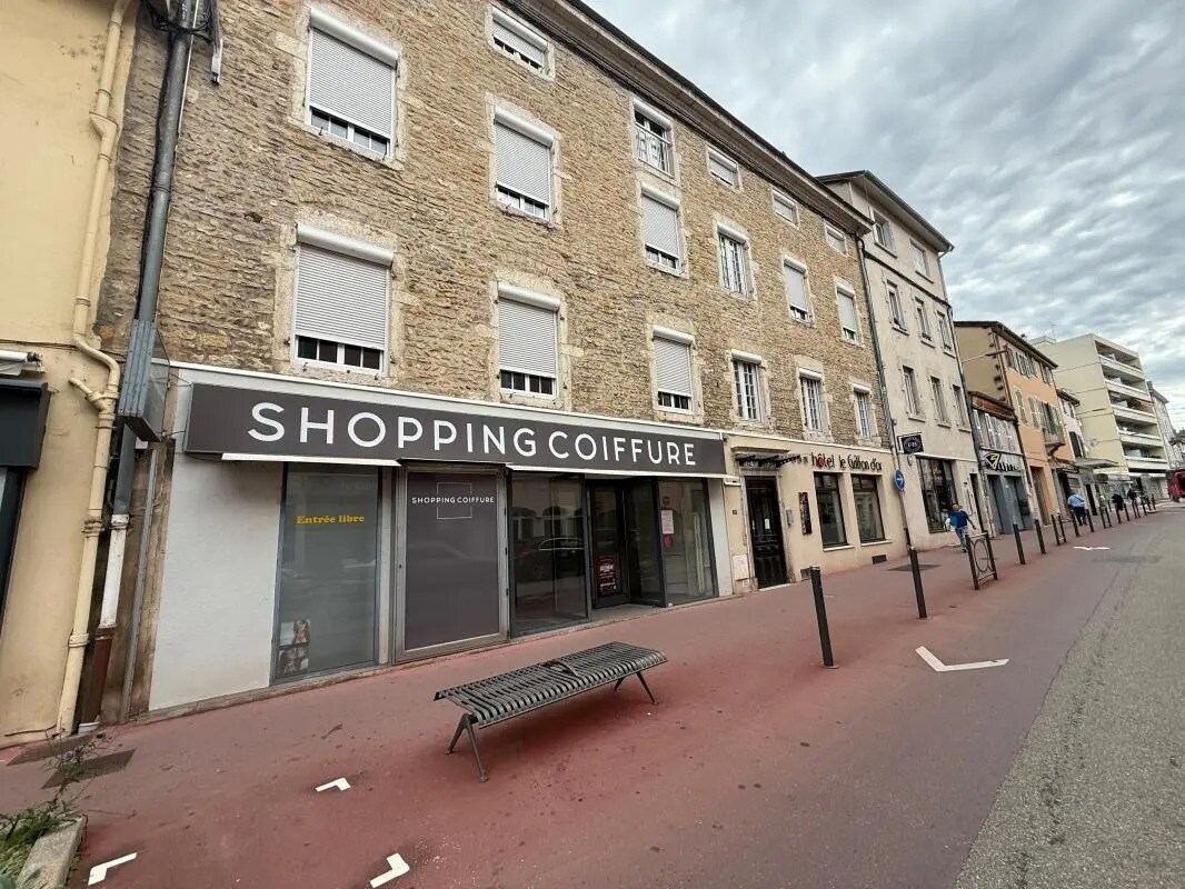 Local commercial dans Bourg-en-Bresse à louer Photo de l’immeuble– Image 1 sur 5