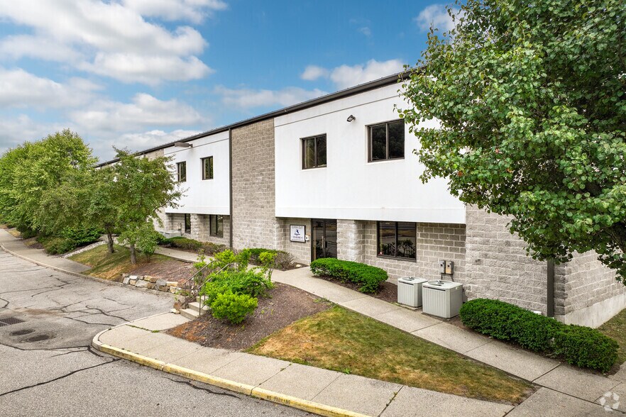 210 West Parkway, Pompton Plains, NJ à louer - Photo de l’immeuble – Image 1 sur 15