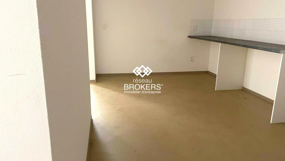 Bureau dans Nîmes à louer - Photo de l’immeuble – Image 3 sur 4