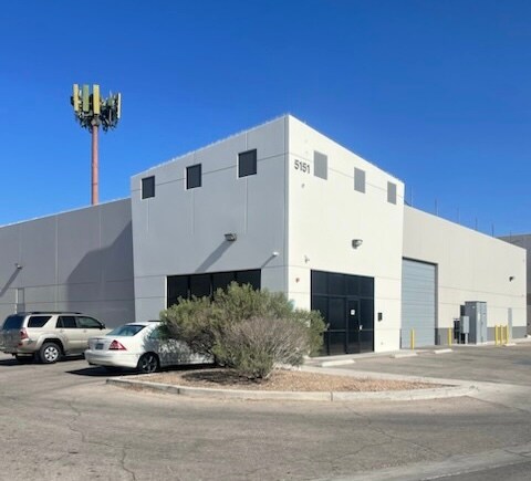 5151 W Oquendo Rd, Las Vegas, NV à louer - Photo de l’immeuble – Image 1 sur 11