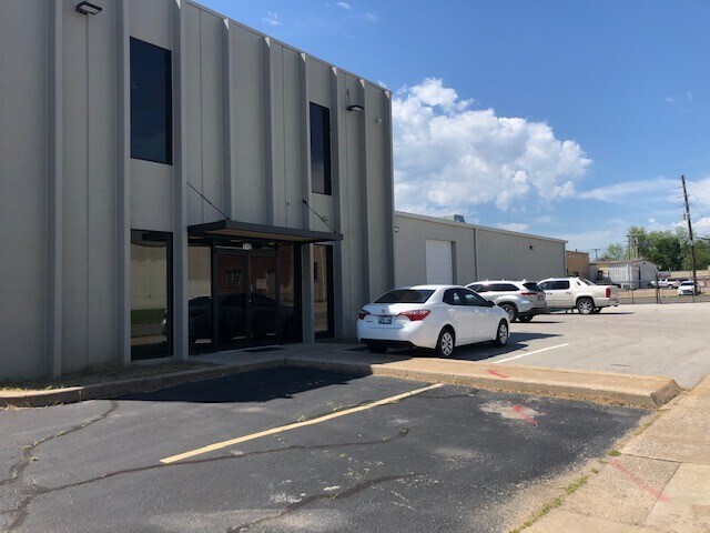 712 S Wheeling Ave, Tulsa, OK à louer - Photo de l’immeuble – Image 2 sur 7