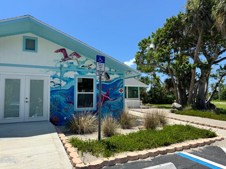 4301 Sanibel Captiva Rd, Sanibel, FL à louer - Photo de l’immeuble – Image 3 sur 7