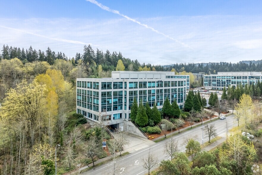 3120 139th Ave SE, Bellevue, WA à louer - Photo de l’immeuble – Image 3 sur 23