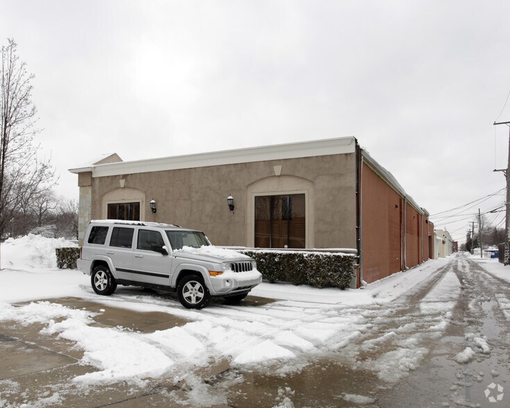 19900 Harper Ave, Harper Woods, MI à vendre - Photo de l’immeuble – Image 2 sur 2