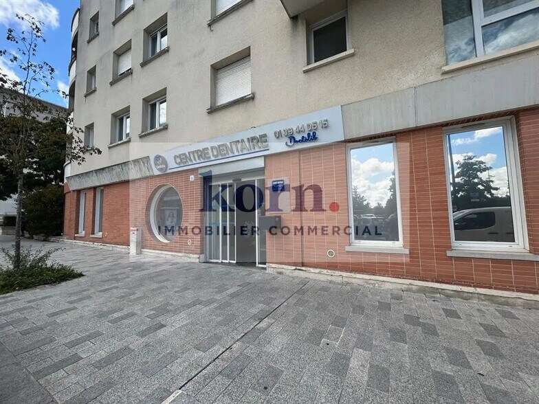 Local commercial dans Guyancourt à vendre - Photo de l’immeuble – Image 1 sur 10