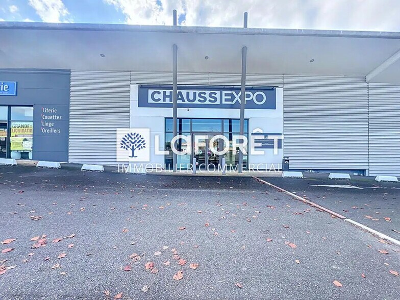 Local commercial dans Argentonnay à vendre - Photo de l’immeuble – Image 2 sur 7
