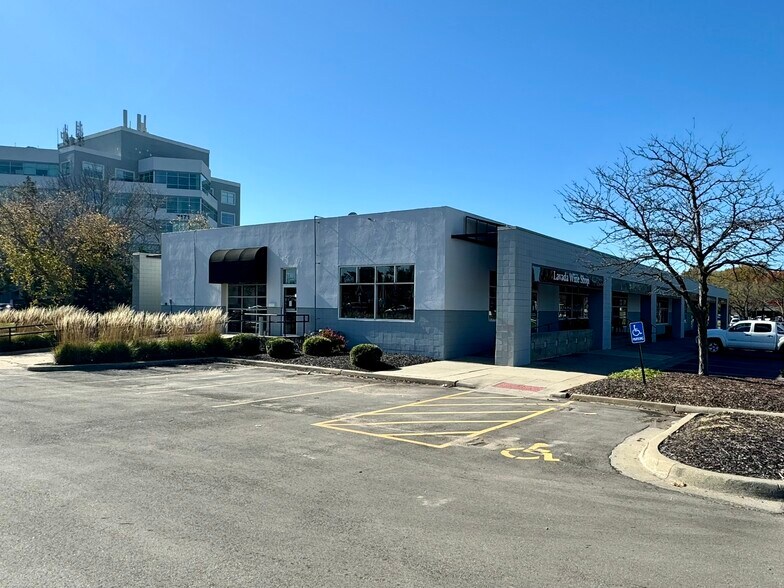 7301-7319 W 95th St, Overland Park, KS à vendre - Photo de l’immeuble – Image 3 sur 9