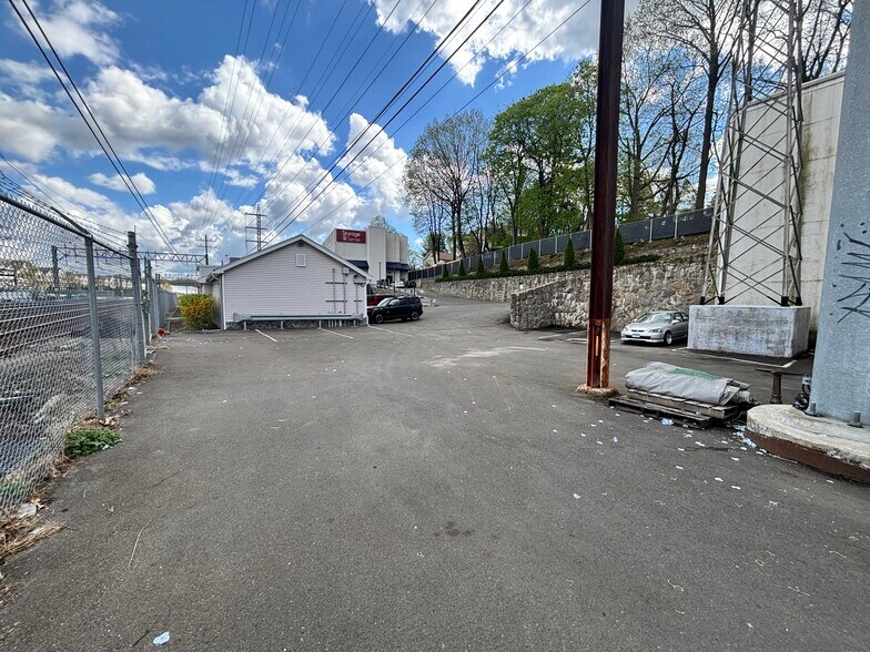 317 Courtland Ave, Stamford, CT à louer - Photo de l’immeuble – Image 2 sur 7