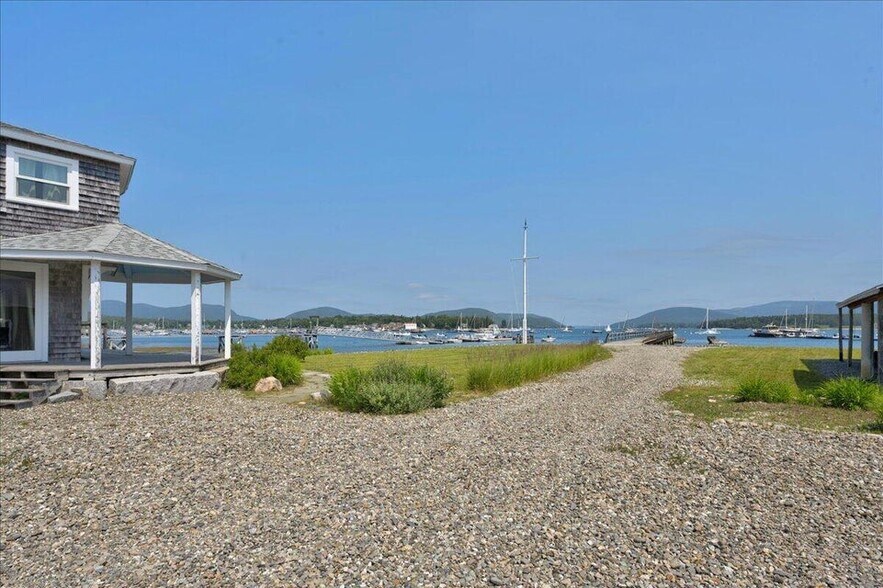 109-113 Shore Rd, Southwest Harbor, ME à vendre - Photo de l’immeuble – Image 3 sur 10