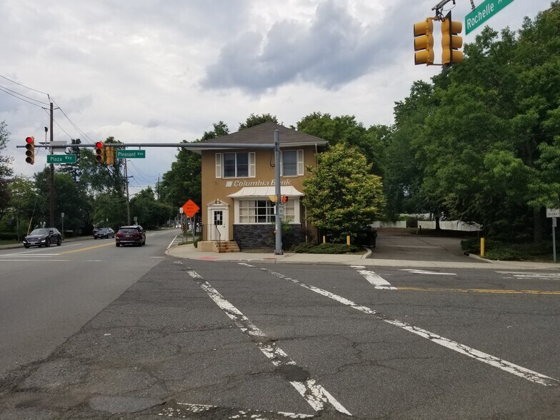 134 S Farview Ave, Paramus, NJ à louer - Photo principale – Image 1 sur 15