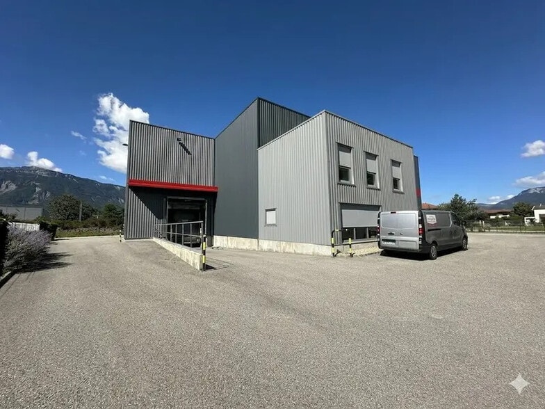 Local d'activités dans Le Versoud à vendre - Photo de l’immeuble – Image 2 sur 4