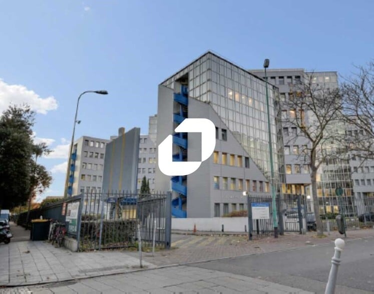 Bureau dans Colombes à vendre - Photo de l’immeuble – Image 2 sur 11