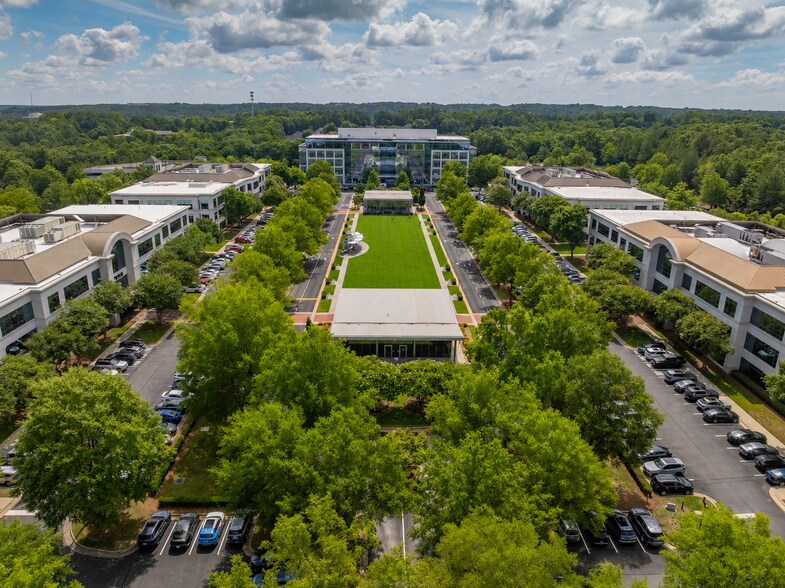 2000 CentreGreen Way, Cary, NC à louer - Photo de l’immeuble – Image 2 sur 50