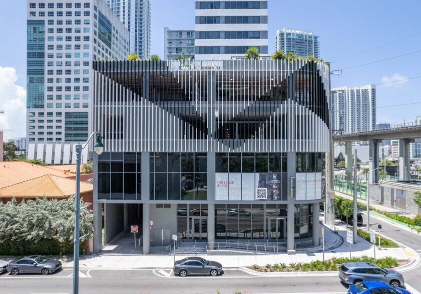 115 SW 8th St, Miami, FL à vendre - Photo de l’immeuble – Image 2 sur 34