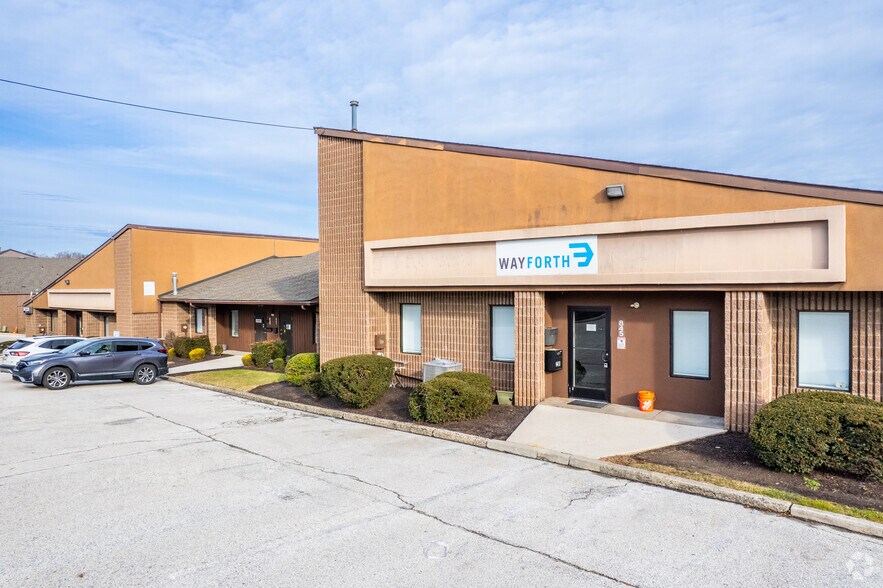835-845 Sussex Blvd, Broomall, PA à louer - Photo de l’immeuble – Image 3 sur 7