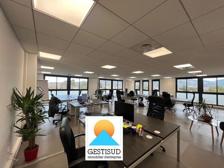 Bureau dans Aubagne à louer - Photo de l’immeuble – Image 1 sur 6