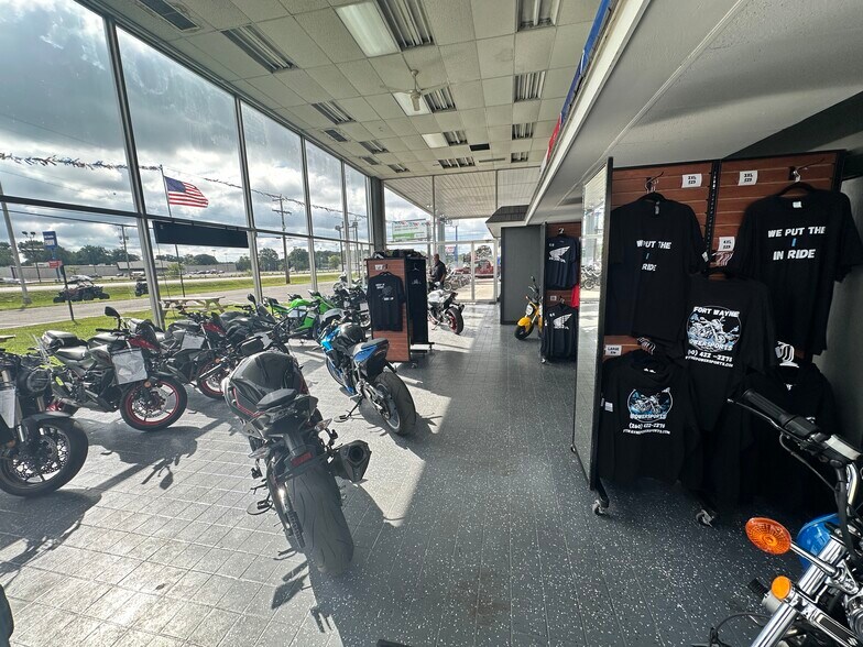 1001 N Coliseum Blvd, Fort Wayne, IN à louer - Photo de l’immeuble – Image 2 sur 5