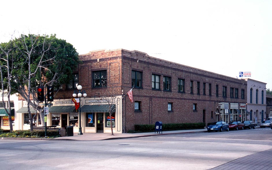 106 W Lime Ave, Monrovia, CA à louer - Photo de l’immeuble – Image 3 sur 13