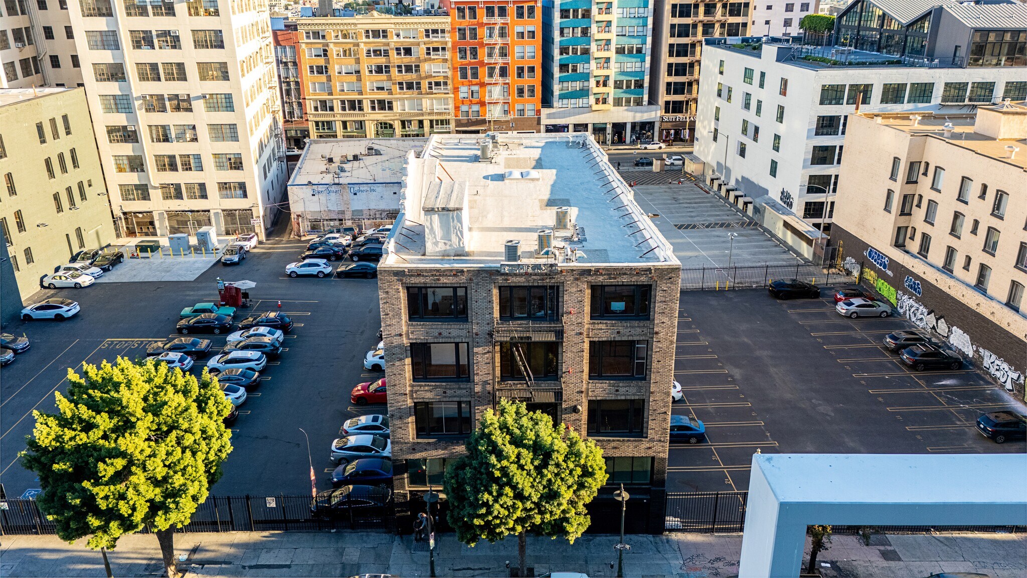 734 S Main St, Los Angeles, CA à louer Photo de l’immeuble– Image 1 sur 11