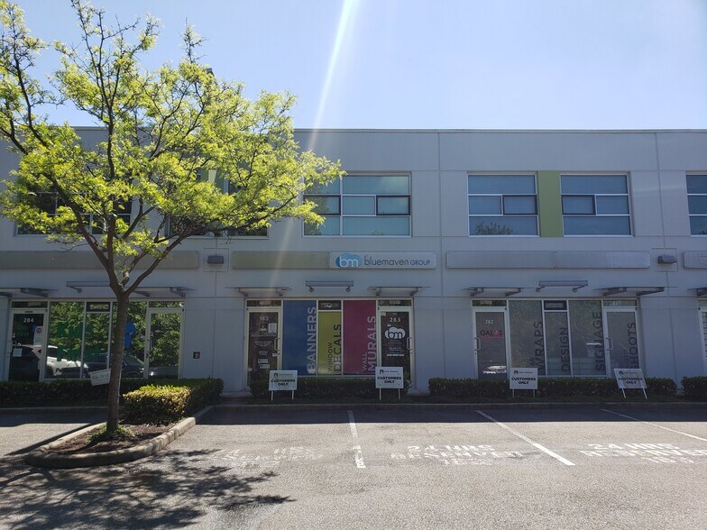 5489 Byrne Rd, Burnaby, BC à louer - Photo de l’immeuble – Image 3 sur 4