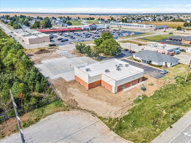 1000-1004 Jason Pl, Chatham, IL à louer - Photo de l’immeuble – Image 3 sur 3