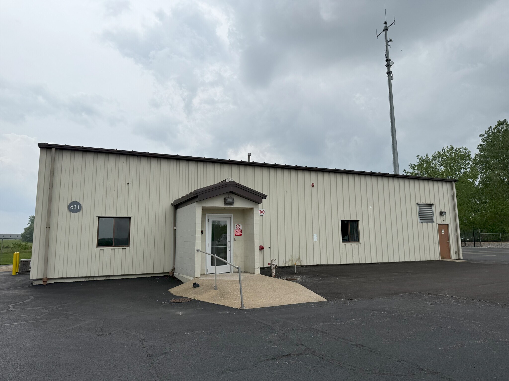 811 Irving Wick Dr W, Heath, OH à louer Photo de l’immeuble– Image 1 sur 3