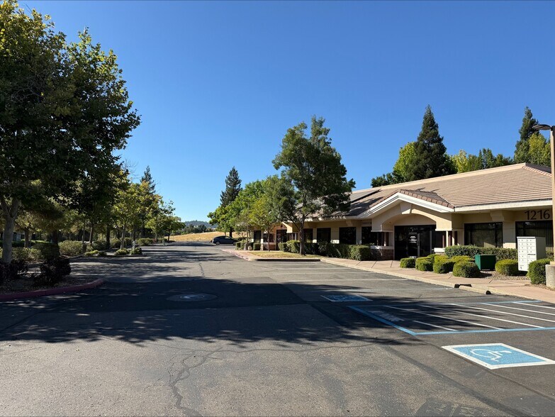 1216-1220 Suncast Ln, El Dorado Hills, CA à vendre - Photo de l’immeuble – Image 3 sur 15