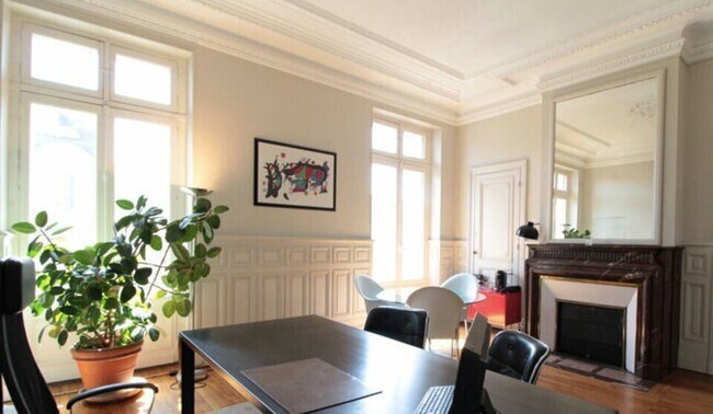 Plus de détails pour 26 Rue Jean-Pierre Timbaud, Paris - Bureau à louer