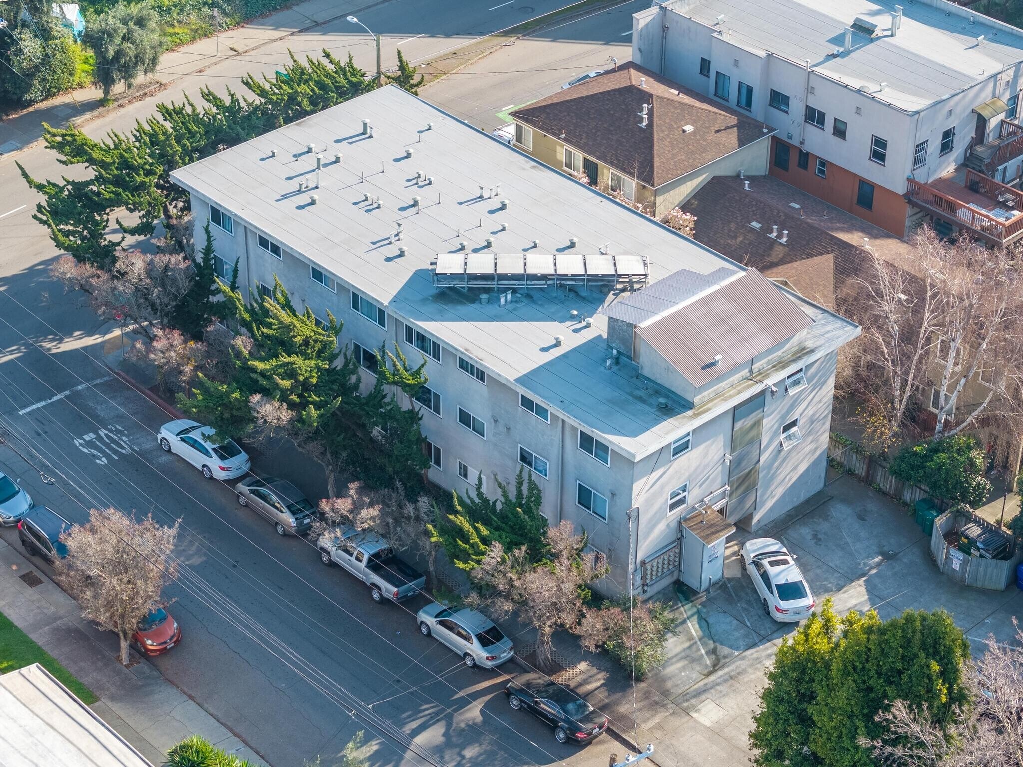 5499 Claremont Ave, Oakland, CA à vendre Photo principale– Image 1 sur 9