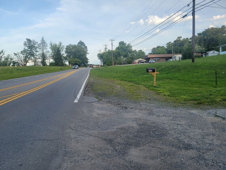 4178-4180 Haywood Rd, Mills River, NC à vendre - Photo de l’immeuble – Image 1 sur 22