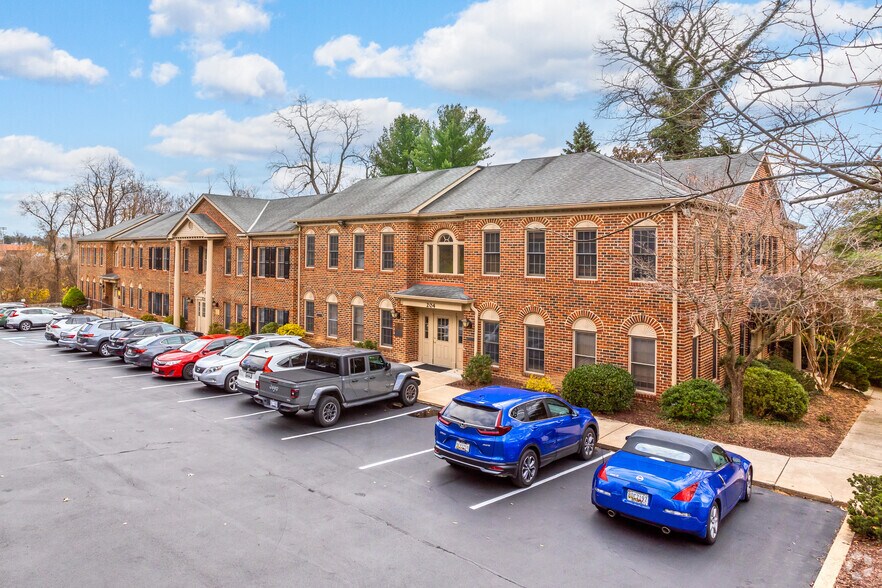 204 Monroe St, Rockville, MD à vendre - Photo de l’immeuble – Image 3 sur 4