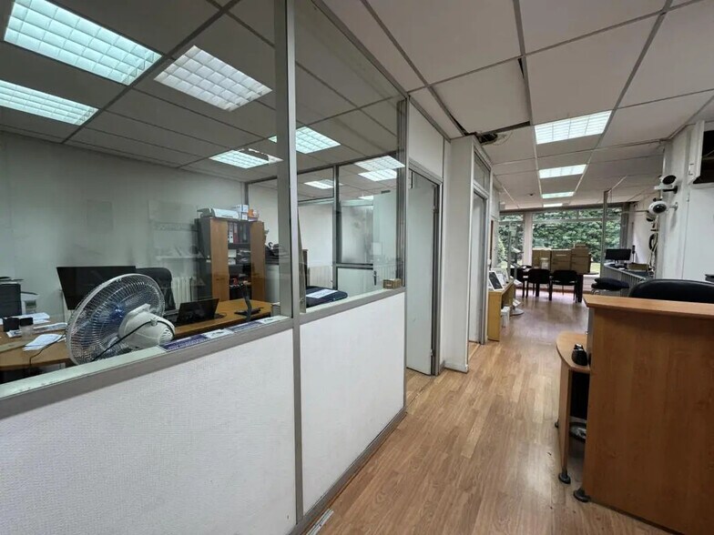 Local commercial dans Boulogne-Billancourt à louer - Photo de l’immeuble – Image 2 sur 13