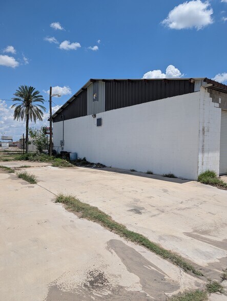 101 W Alamo St, Carrizo Springs, TX à vendre - Photo de l’immeuble – Image 3 sur 4