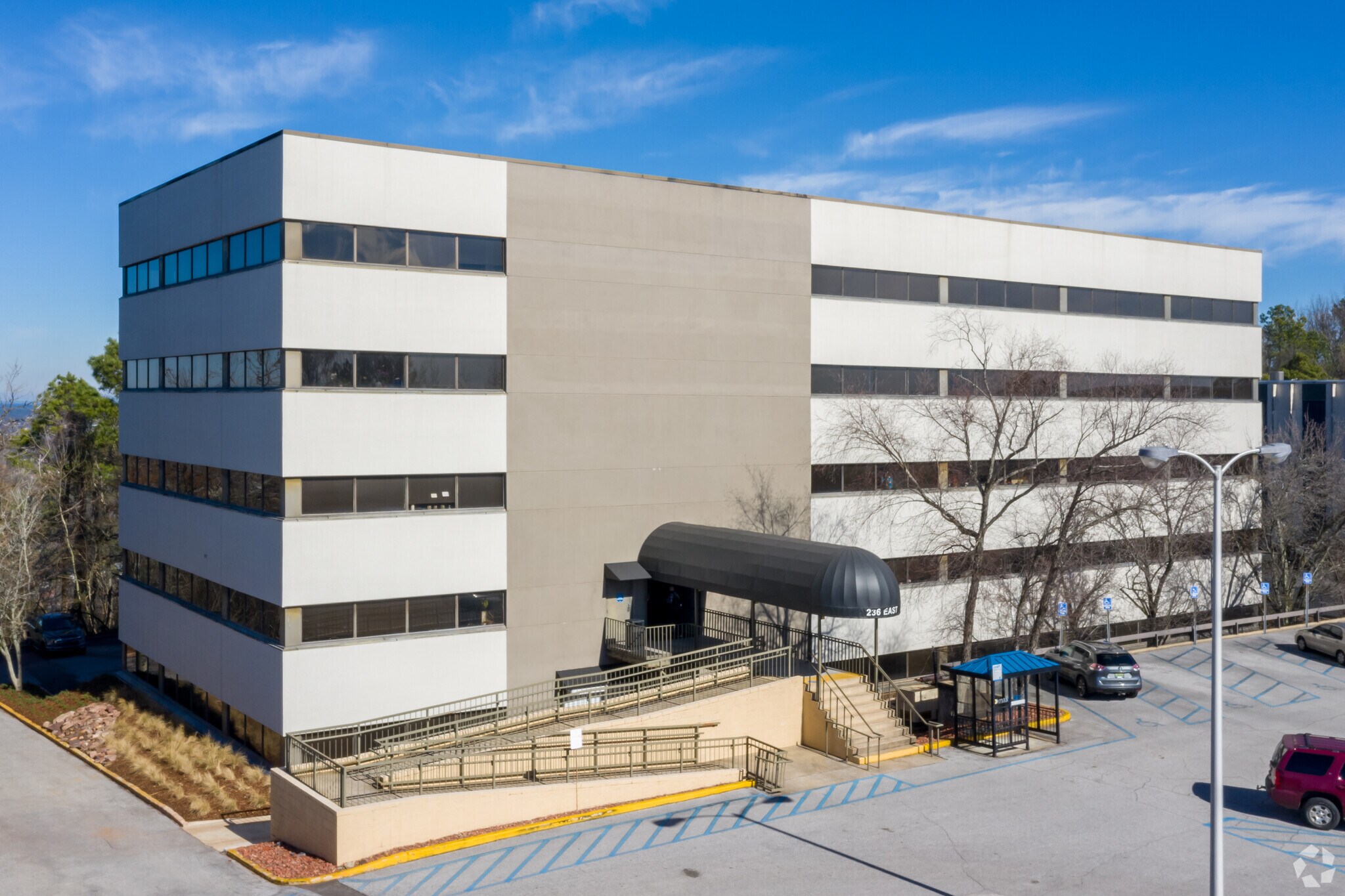 236 Goodwin Crest Dr, Birmingham, AL à vendre Photo principale– Image 1 sur 5