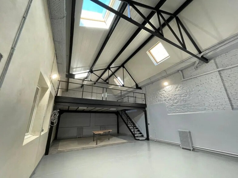 Local d’activités dans Malakoff à louer - Photo intérieure – Image 1 sur 7