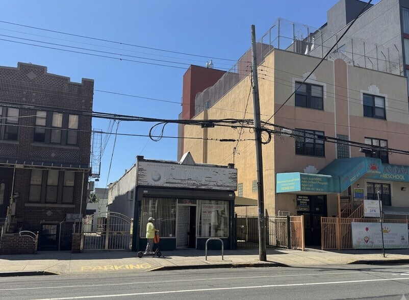 328 Neptune Ave, Brooklyn, NY à vendre - Photo de l’immeuble – Image 2 sur 7