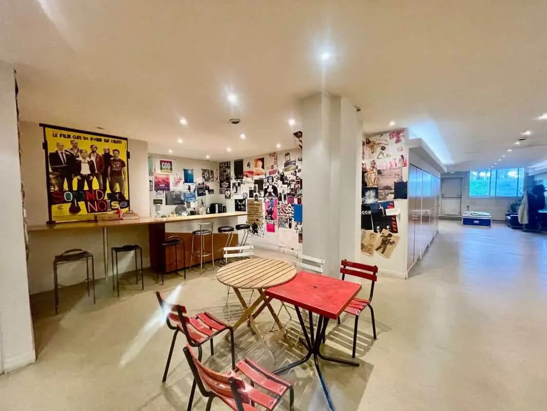 57 Rue Ganneron, Paris, PAR 75018 - Lot Bureaux -  - Photo intérieure - Image 1 of 8