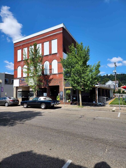 13-17 N 4th St, Martins Ferry, OH à vendre - Photo de l’immeuble – Image 2 sur 11