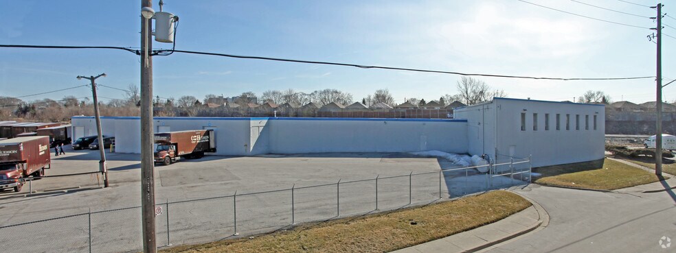 347 Kennedy Rd, Toronto, ON à louer - Photo de l’immeuble – Image 2 sur 2