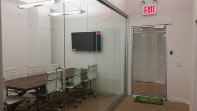 223-225 W 35th St, New York, NY à louer Photo intérieure– Image 2 sur 3