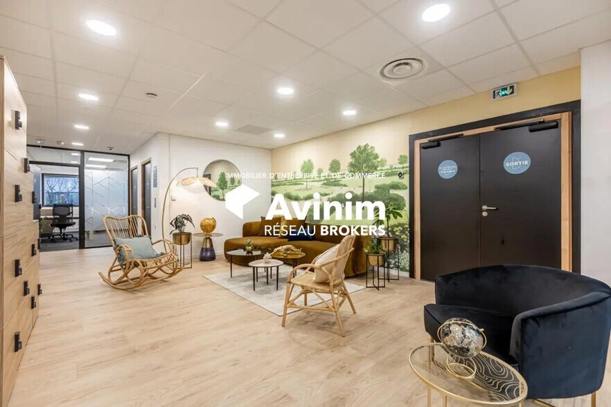 Bureau dans Élancourt à louer - Photo intérieure – Image 2 sur 9