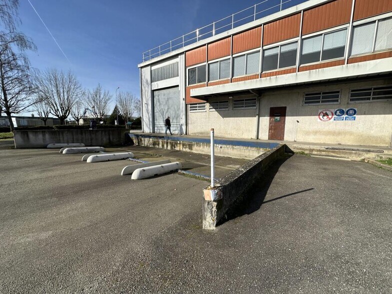Local d'activités dans Mainvilliers à vendre - Photo de l’immeuble – Image 1 sur 21