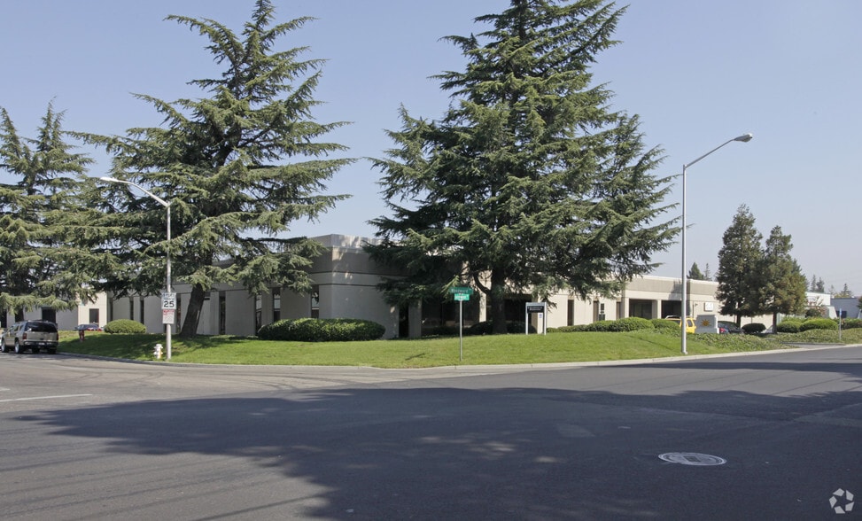 481-491 Laurelwood Rd, Santa Clara, CA à louer - Photo principale – Image 1 sur 4