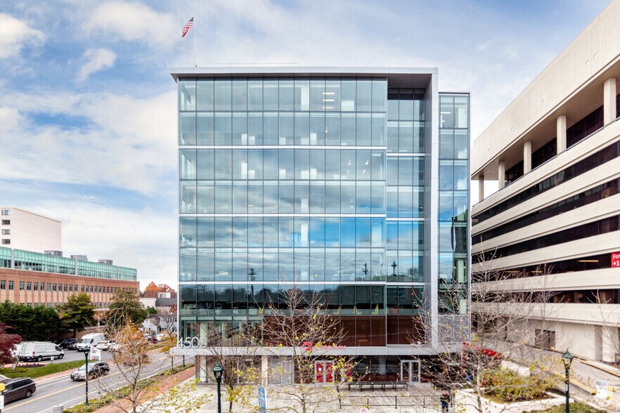 4500 East West Hwy, Bethesda, MD à louer - Photo de l’immeuble – Image 2 sur 3