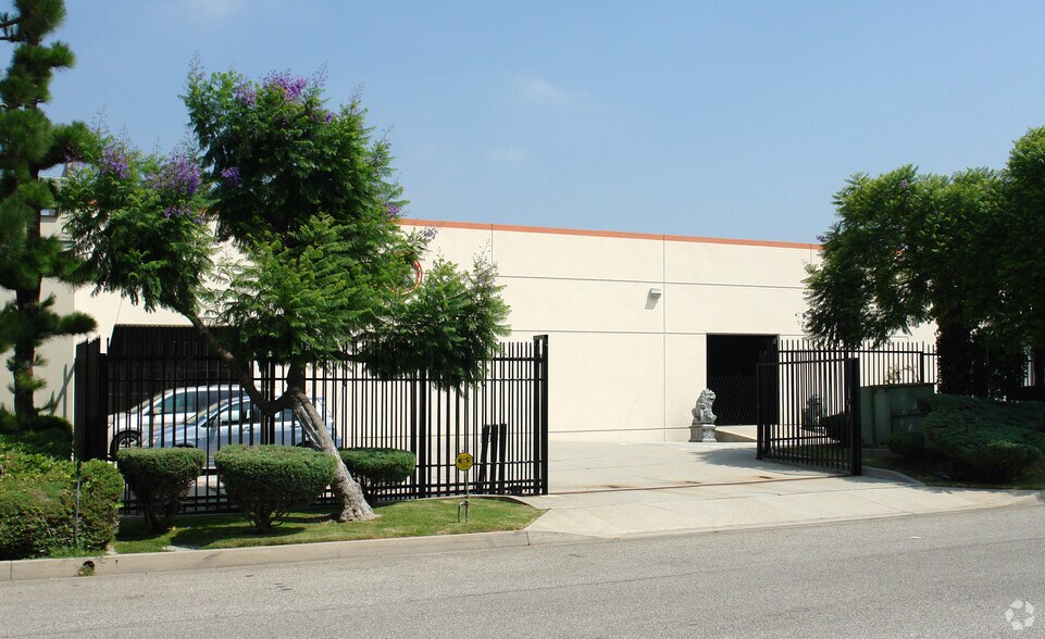 1207 Mahalo Pl, Compton, CA à louer - Photo de l’immeuble – Image 3 sur 3