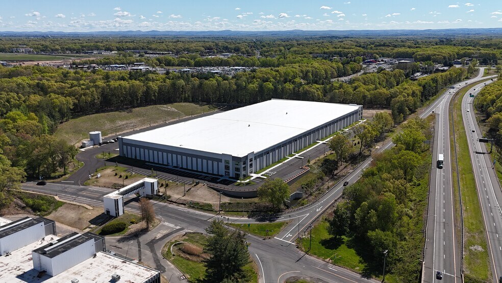 30 Hamilton Rd, Windsor Locks, CT à louer - Photo de l’immeuble – Image 2 sur 2