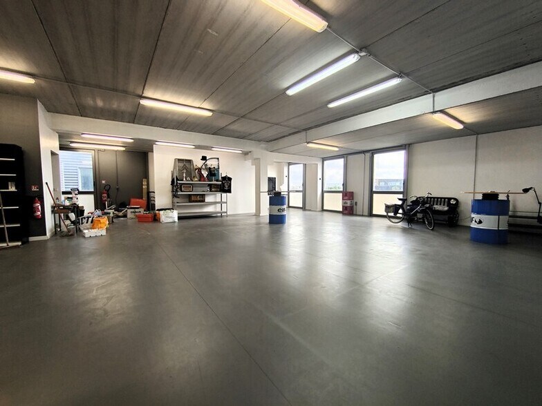 Industriel/Logistique dans Ferrières-en-Brie à vendre - Photo de l’immeuble – Image 1 sur 5