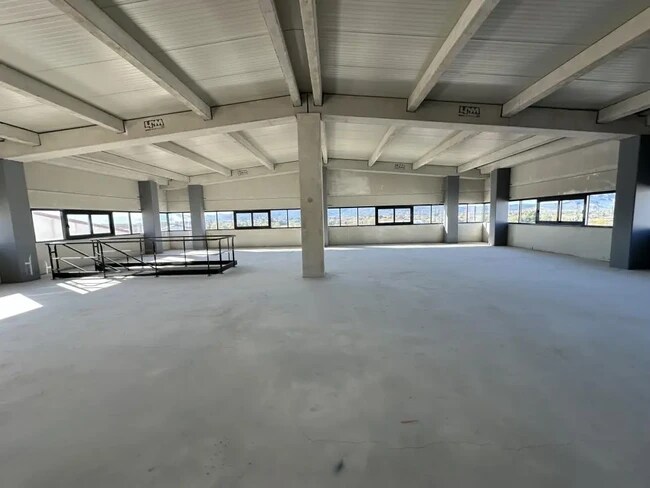 Plus de détails pour Local commercial à vendre
