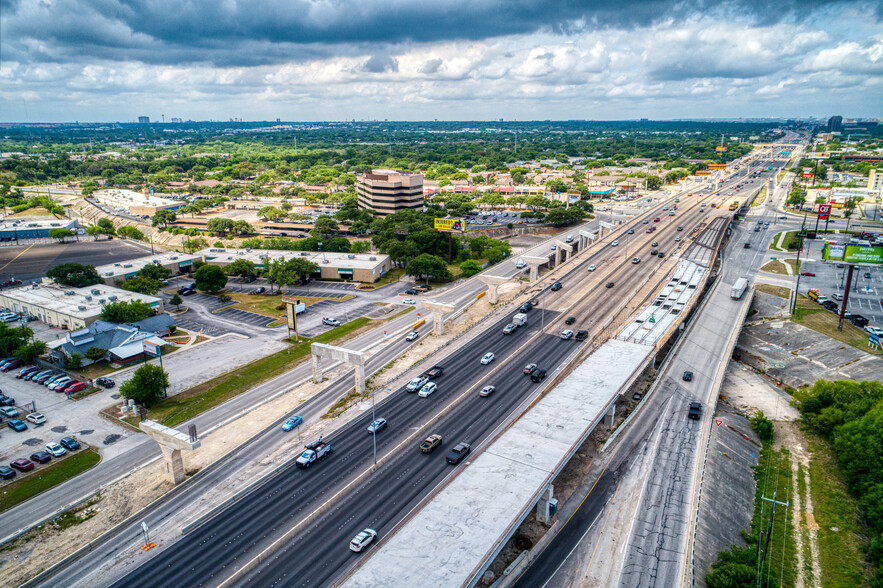 2800 NE Loop 410, San Antonio, TX à louer - Photo de l’immeuble – Image 3 sur 27